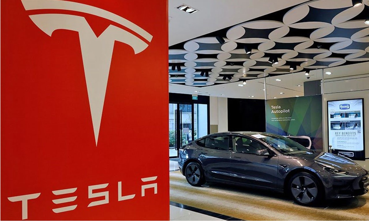 Tesla Pop Up Showroom